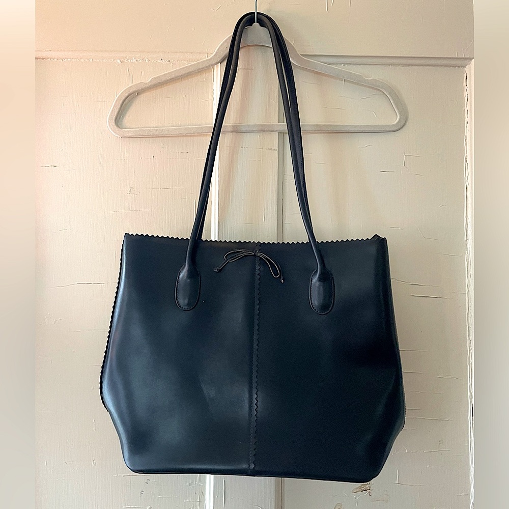 M. LONDON LEATHER BAG bow decal